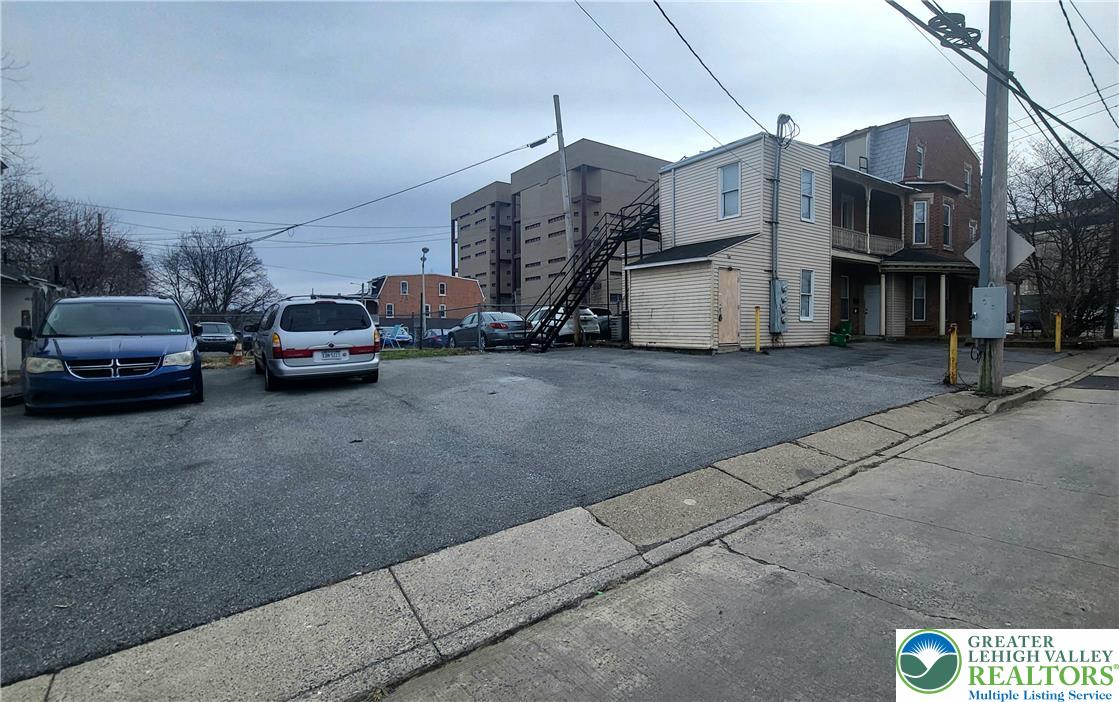 441 West Linden Street Property Photo 6
