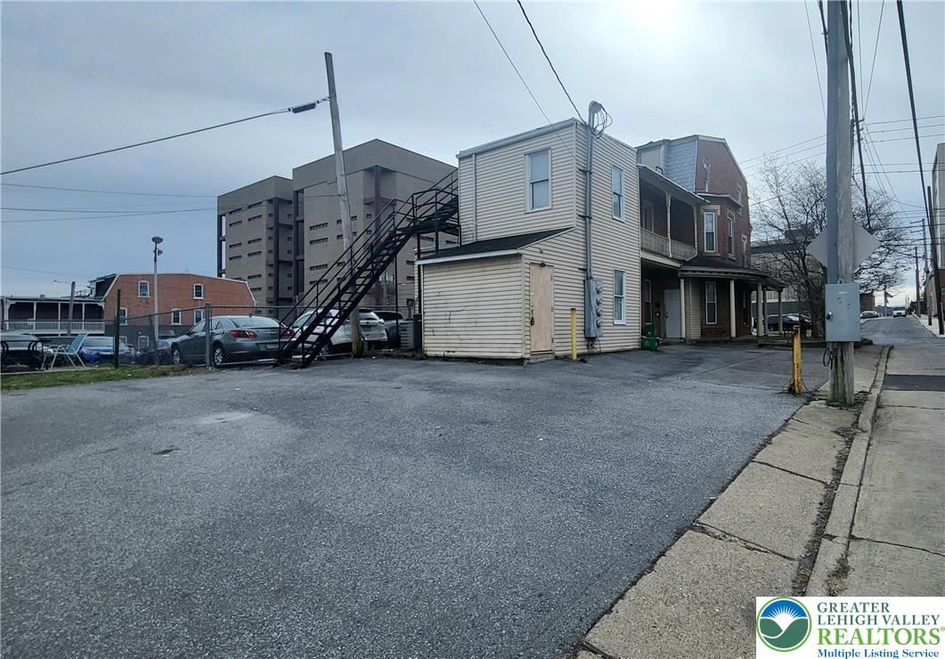 441 West Linden Street Property Photo 7