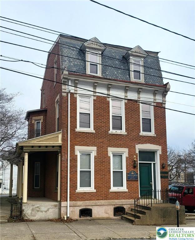 441 West Linden Street Property Photo 1