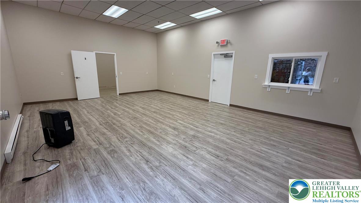 2300 Wood Avenue Property Photo 8