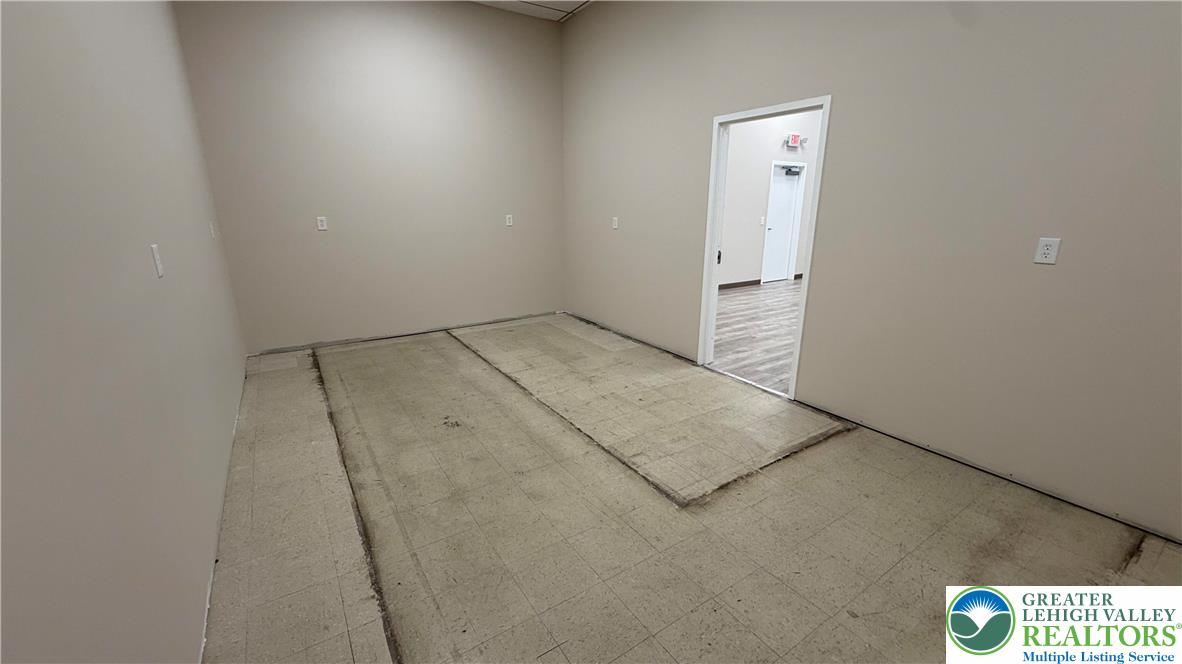 2300 Wood Avenue Property Photo 13