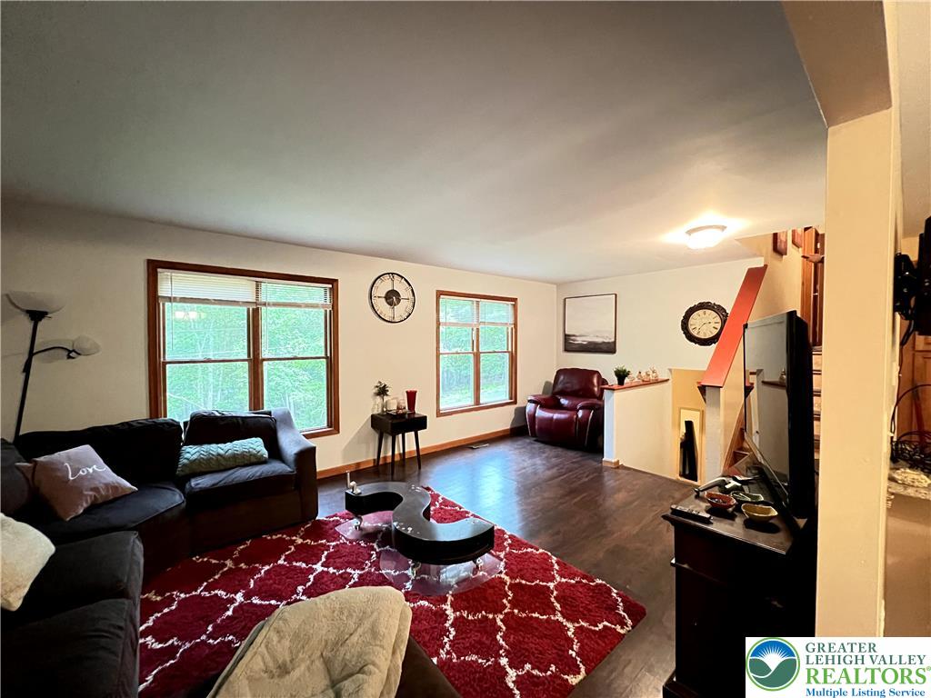 107 Warbler Court Property Photo 9