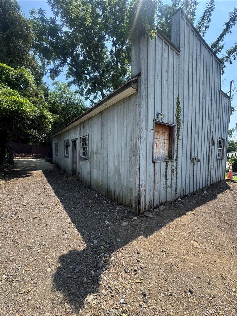 3282 Easton Avenue Property Photo 2