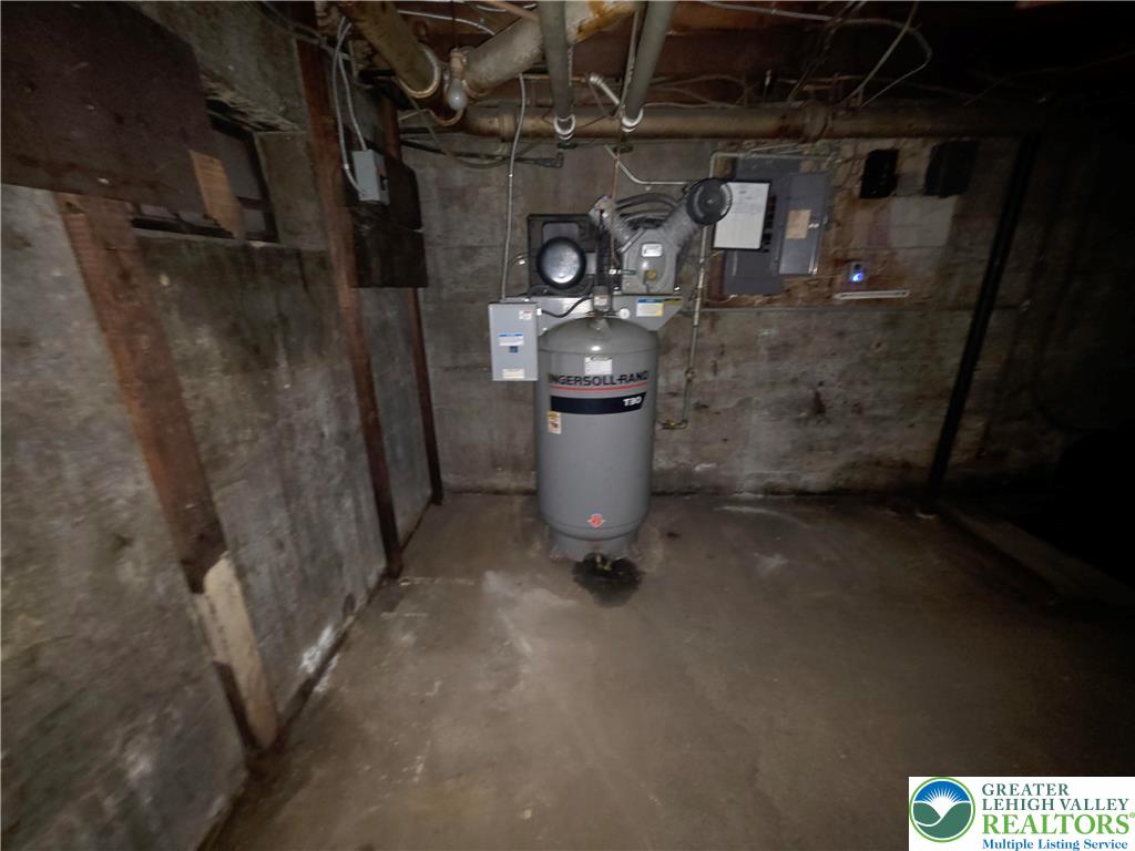 1637 Tilghman Street 1-upper Level Property Photo 9