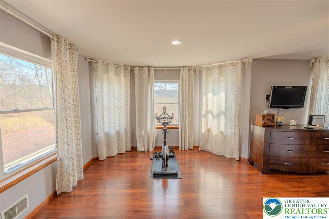 2510 Rising Hill Drive Property Photo 24