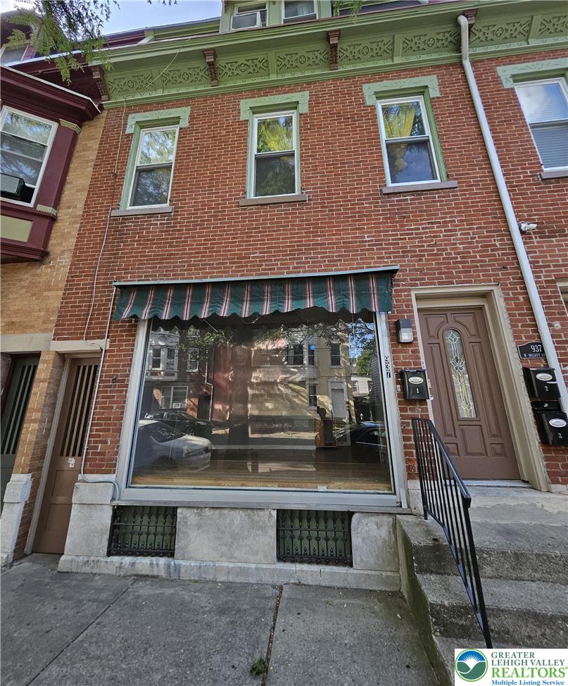 937 West Walnut Street C1 Property Photo 1