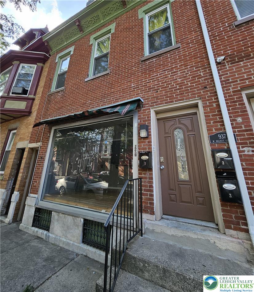 937 West Walnut Street C1 Property Photo 3