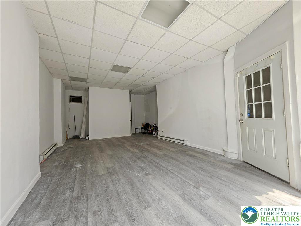 937 West Walnut Street C1 Property Photo 5