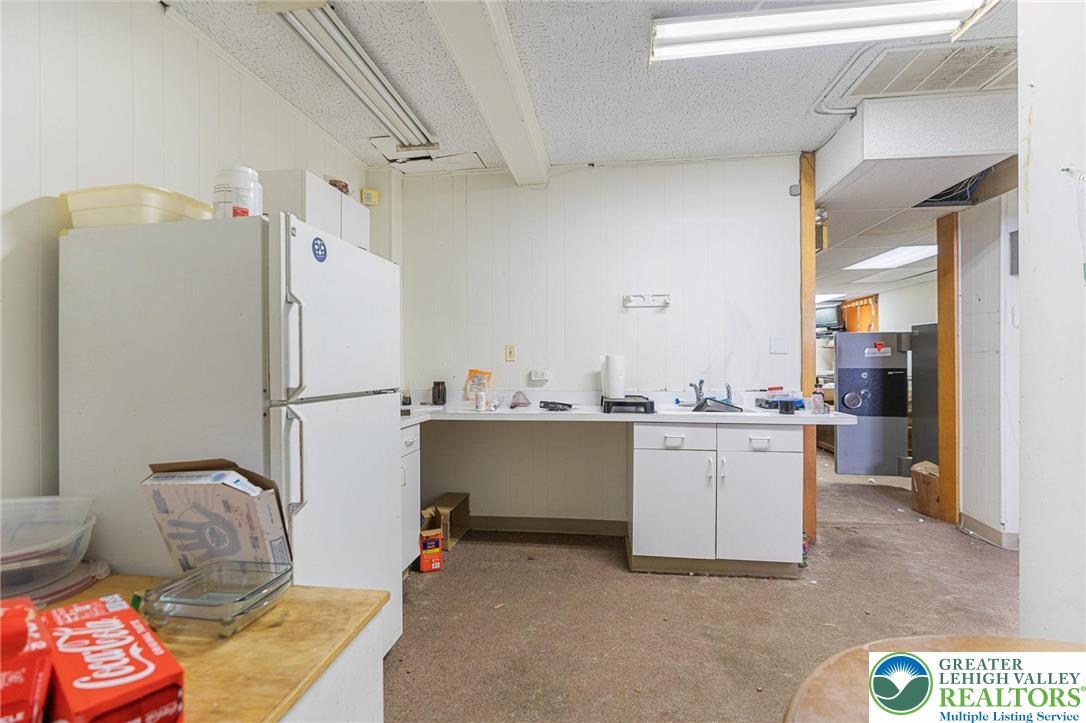 911 West Hamilton Street Property Photo 12