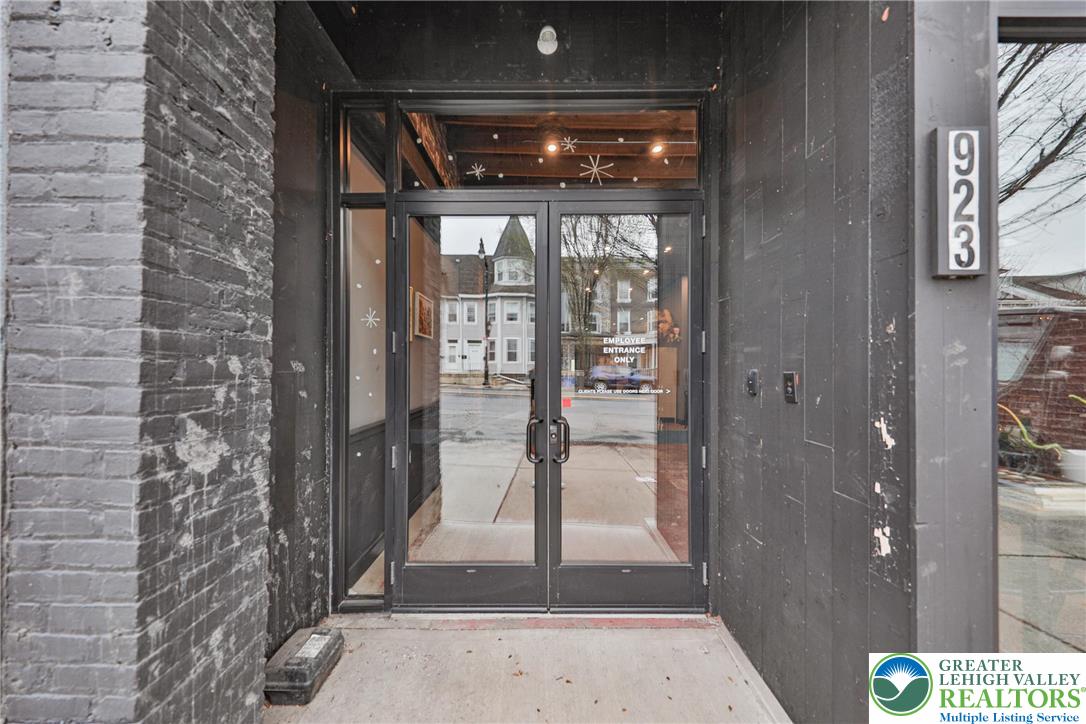 923 Northampton Street Property Photo 1
