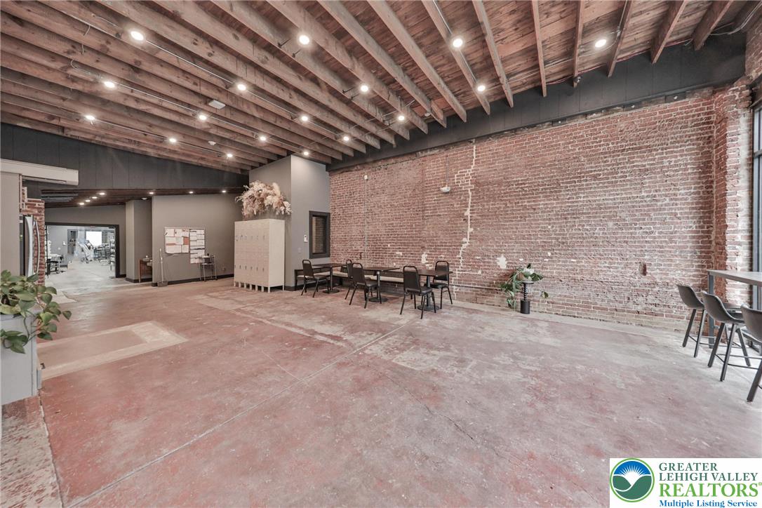 923 Northampton Street Property Photo 3