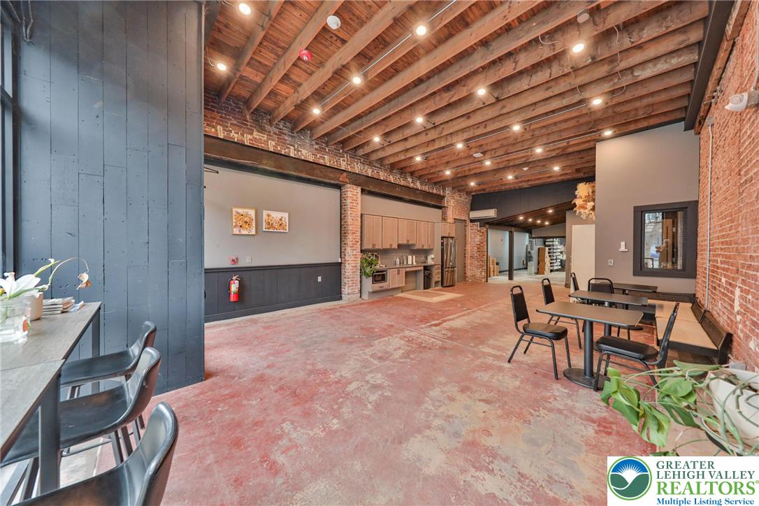 923 Northampton Street Property Photo 4