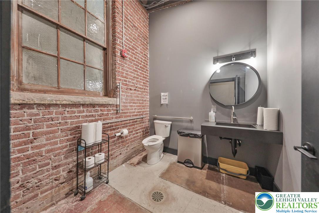 923 Northampton Street Property Photo 16