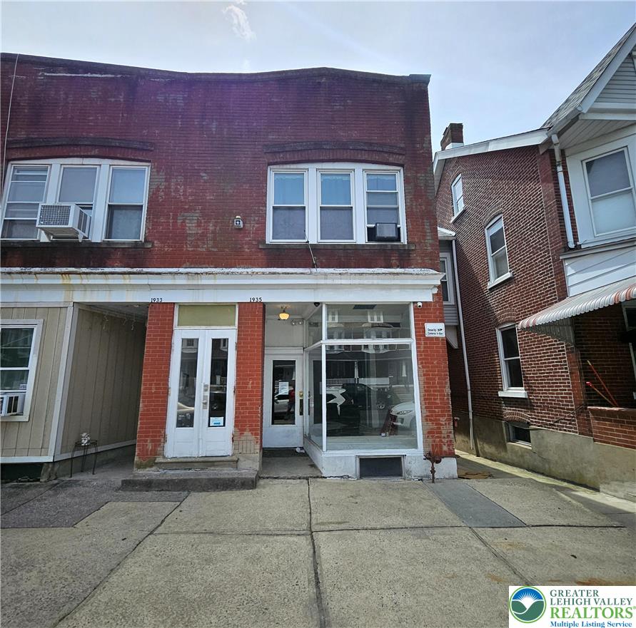 1935 West Broad Street Property Photo 1