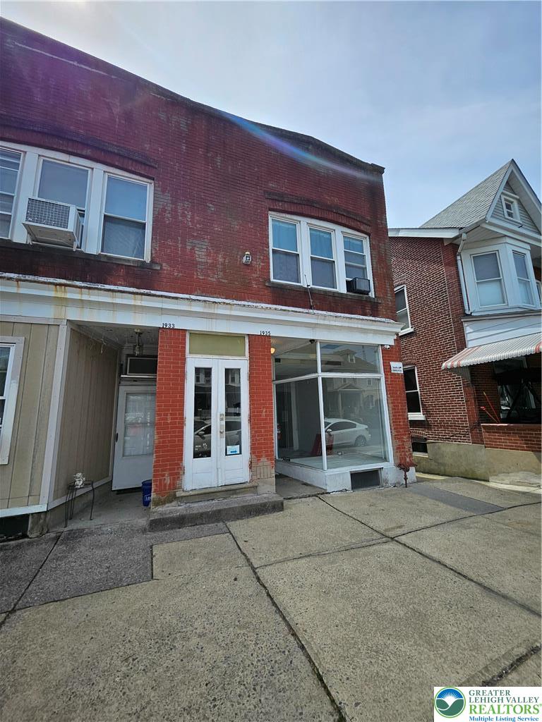 1935 West Broad Street Property Photo 3