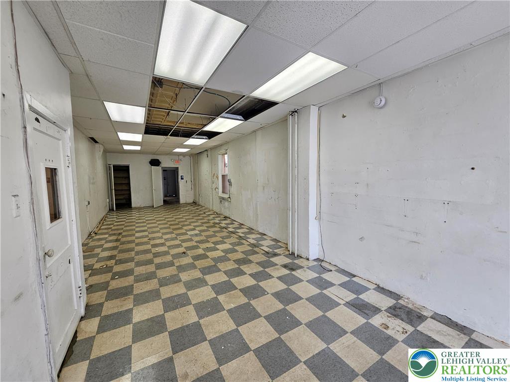 1935 West Broad Street Property Photo 5