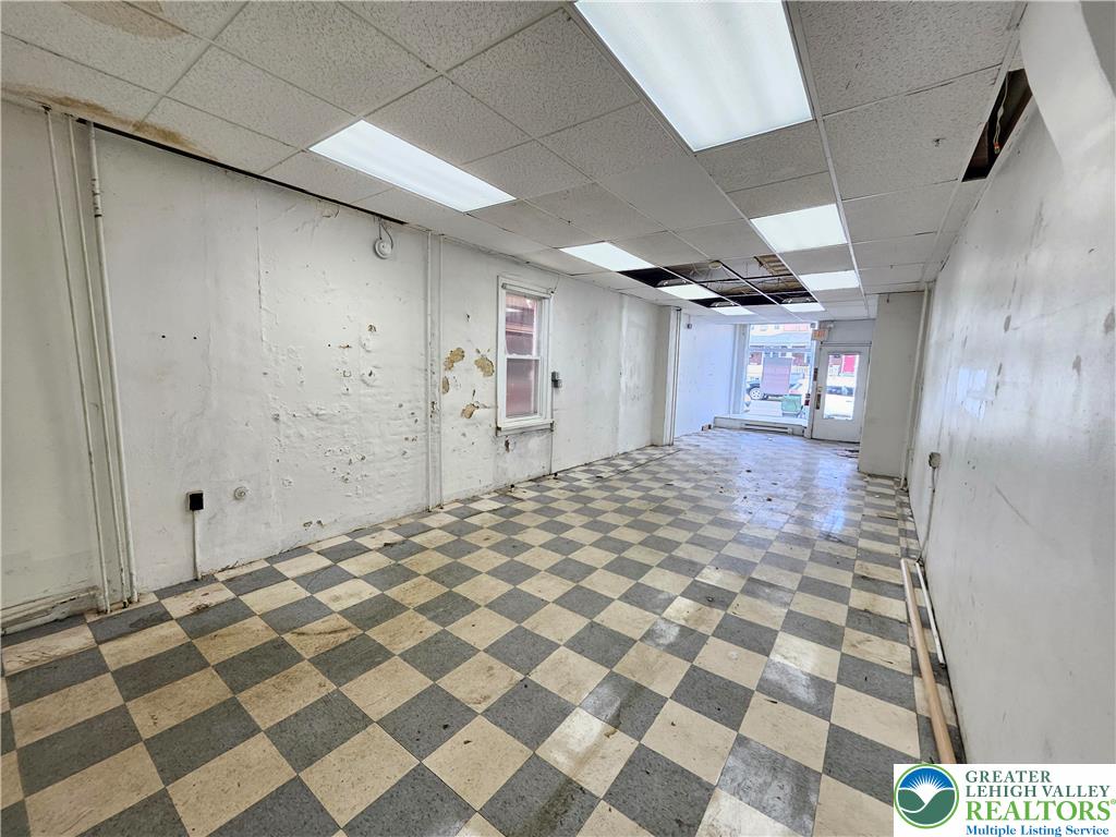 1935 West Broad Street Property Photo 6