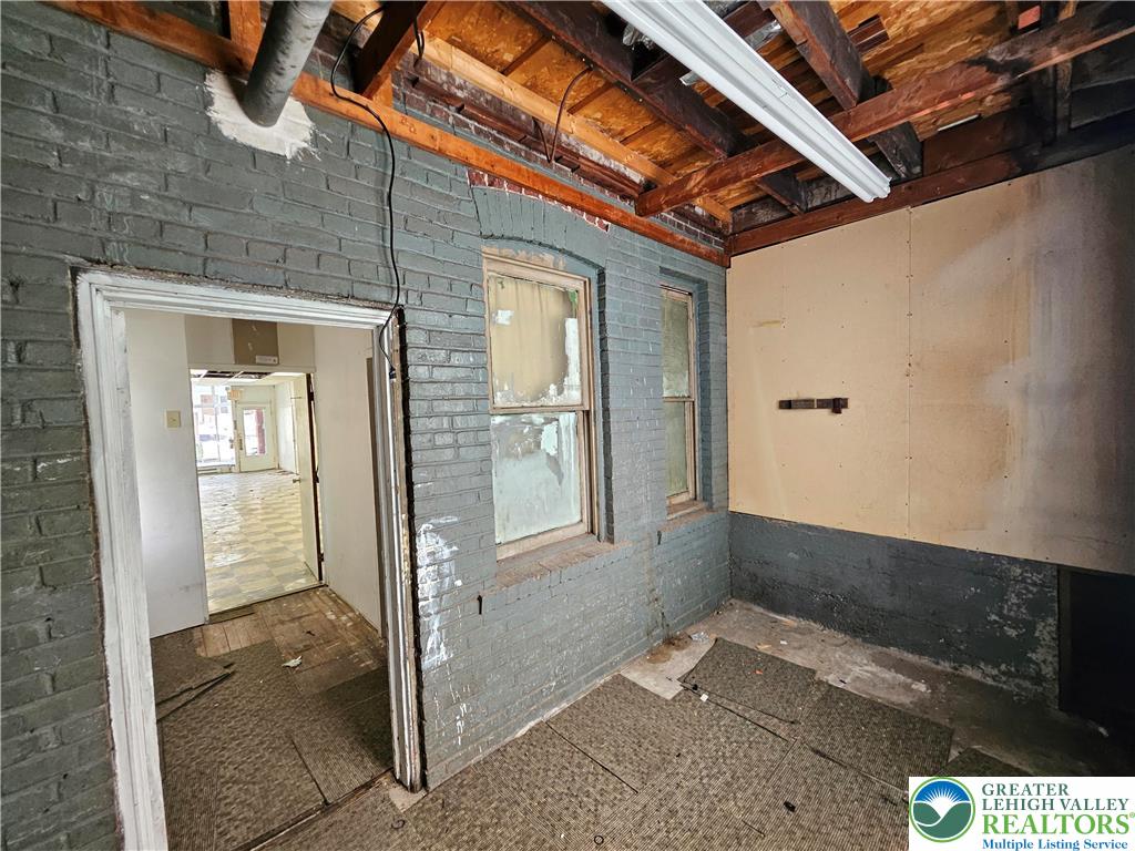 1935 West Broad Street Property Photo 7