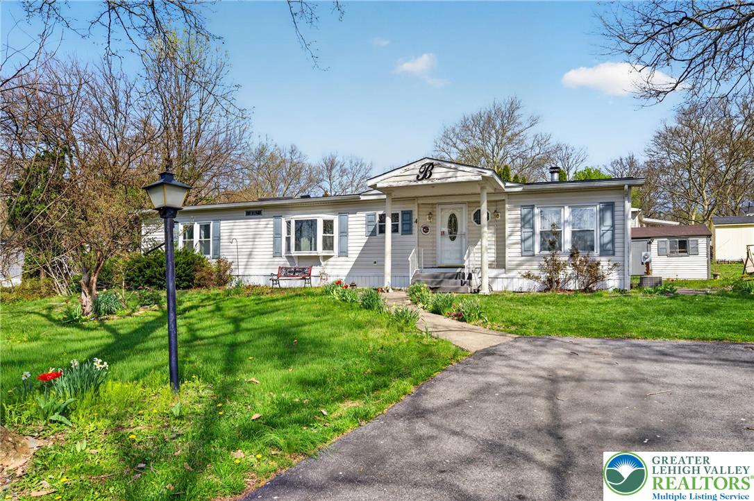 4 Woodsdale Court Property Photo 1