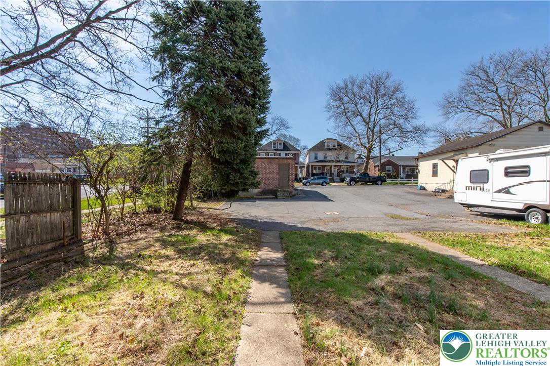 2202 Northampton Street Property Photo 4