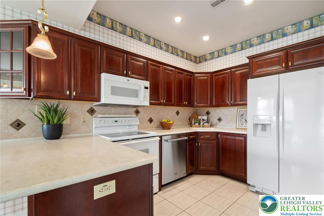 2504 Rolling Green Drive Property Photo 8