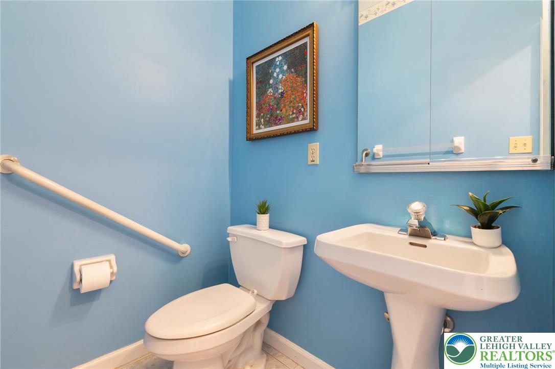2504 Rolling Green Drive Property Photo 18