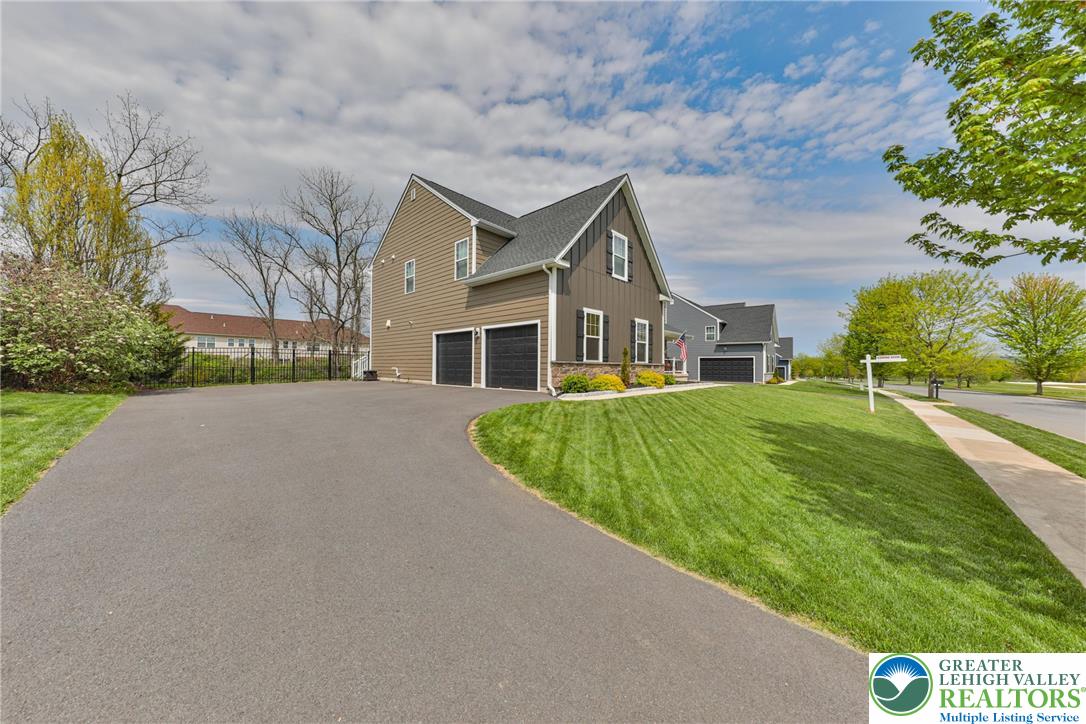 912 Fairway Drive Property Photo 4