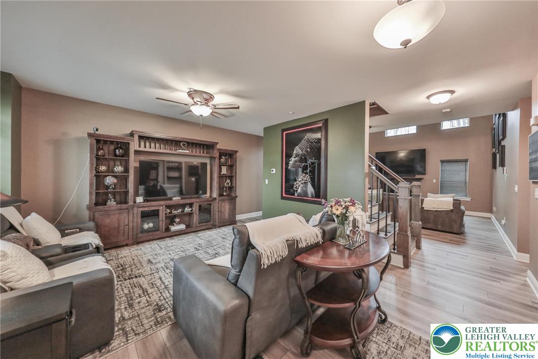 912 Fairway Drive Property Photo 6