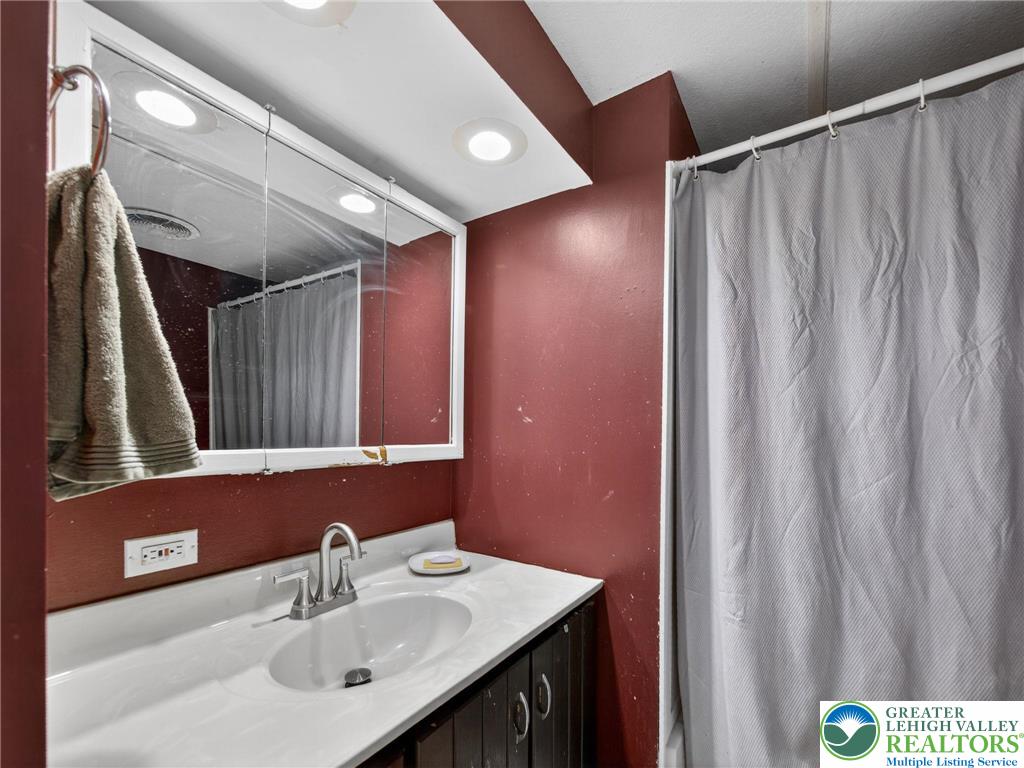 23 Roth Avenue Property Photo 8