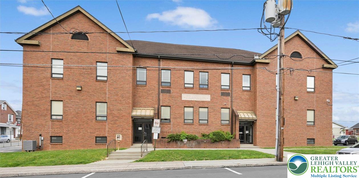 855 Lincoln Avenue Property Photo 1