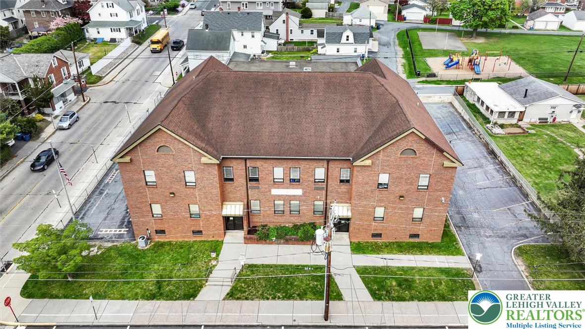855 Lincoln Avenue Property Photo 2
