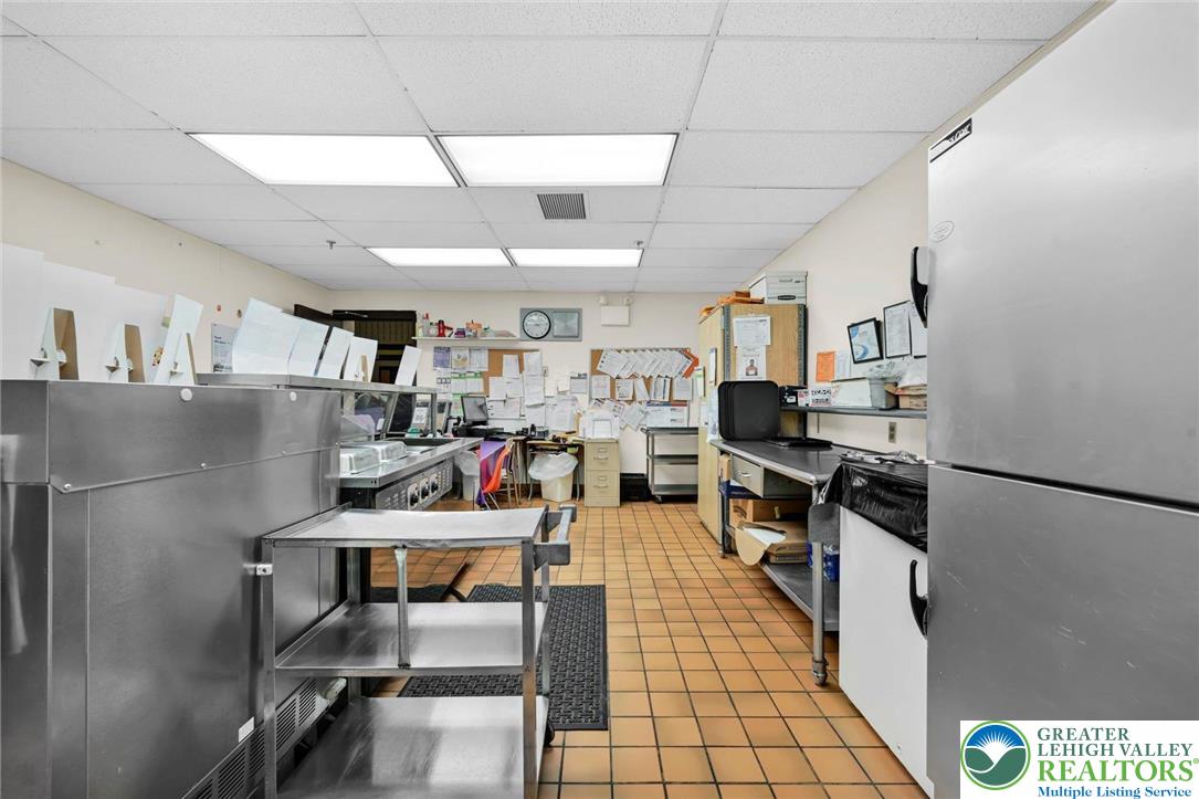 855 Lincoln Avenue Property Photo 8