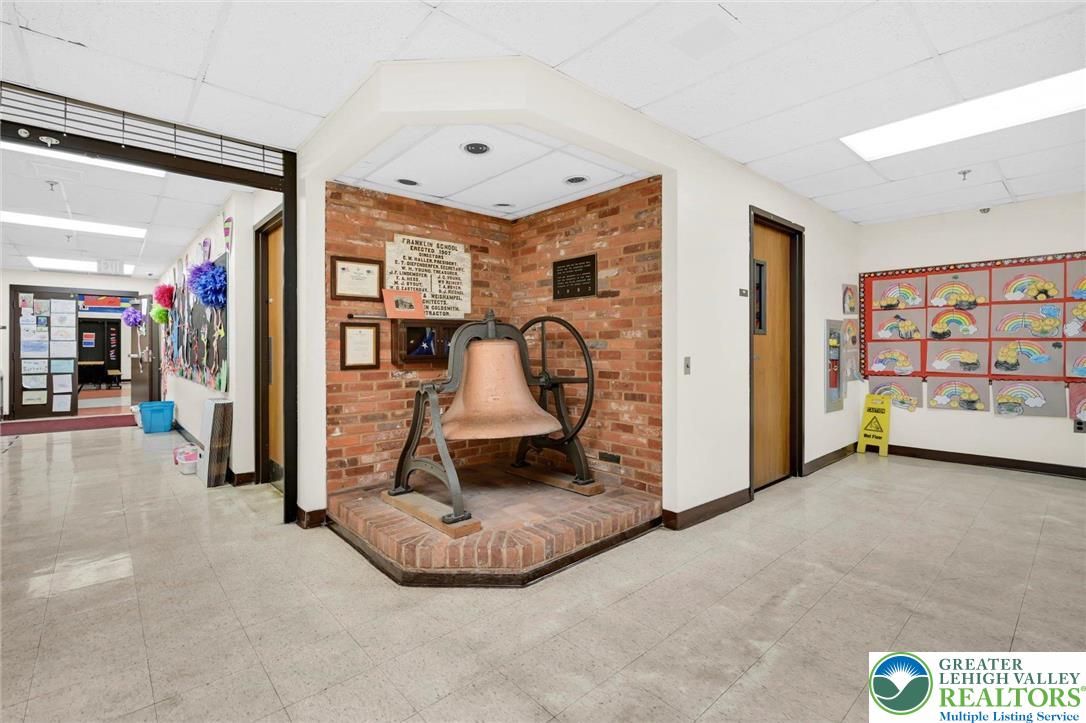 855 Lincoln Avenue Property Photo 9