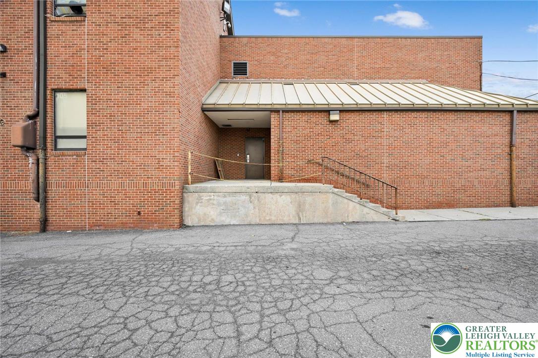 855 Lincoln Avenue Property Photo 70
