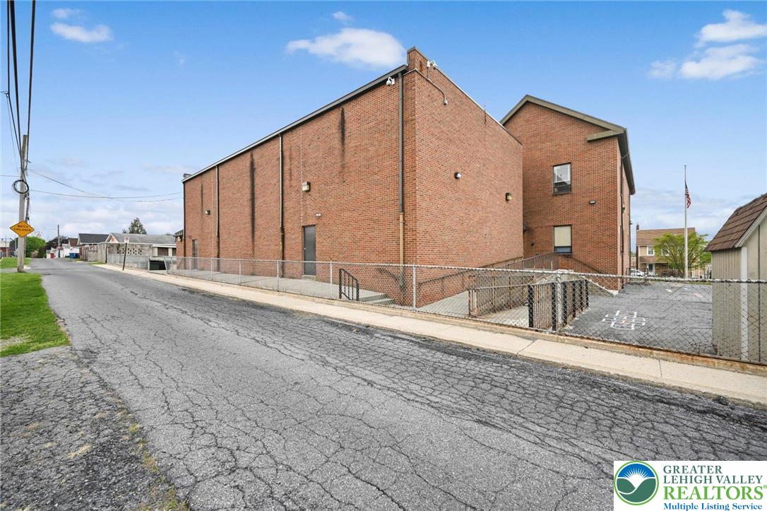 855 Lincoln Avenue Property Photo 74
