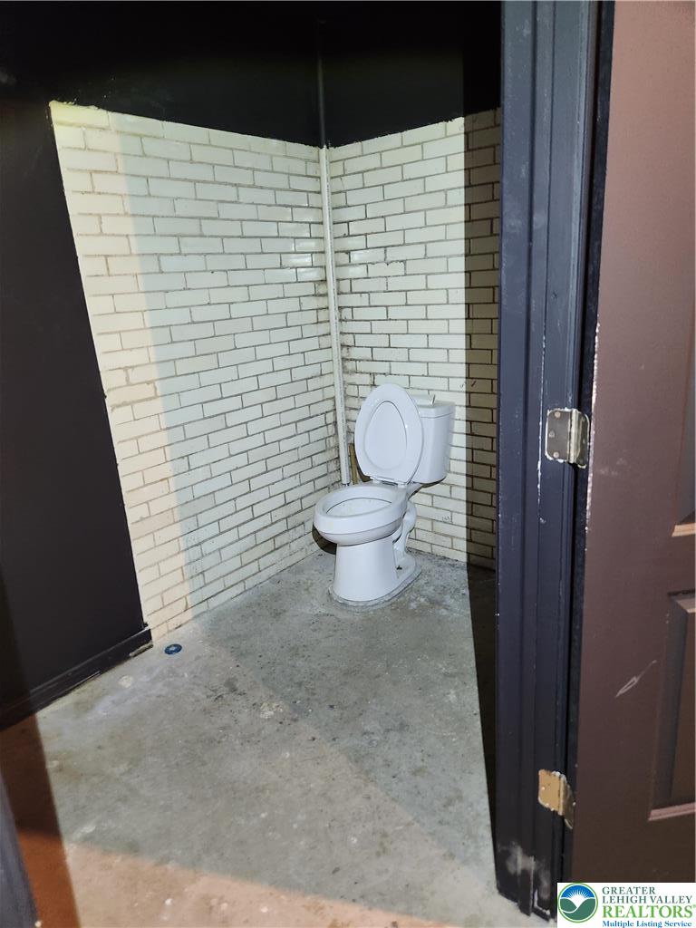 81 West Broad Street Property Photo 33