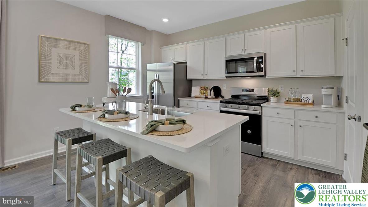 143 Winding Road Property Photo 4