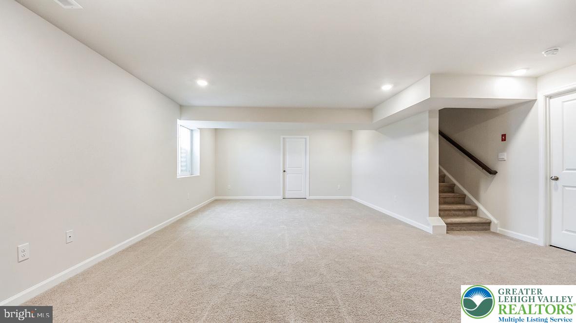 141 Winding Road Property Photo 14