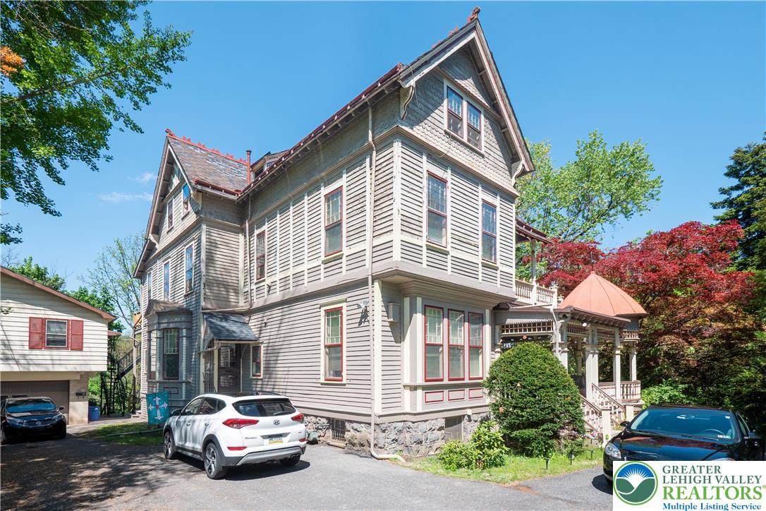 1321 Bushkill Street Property Photo 3
