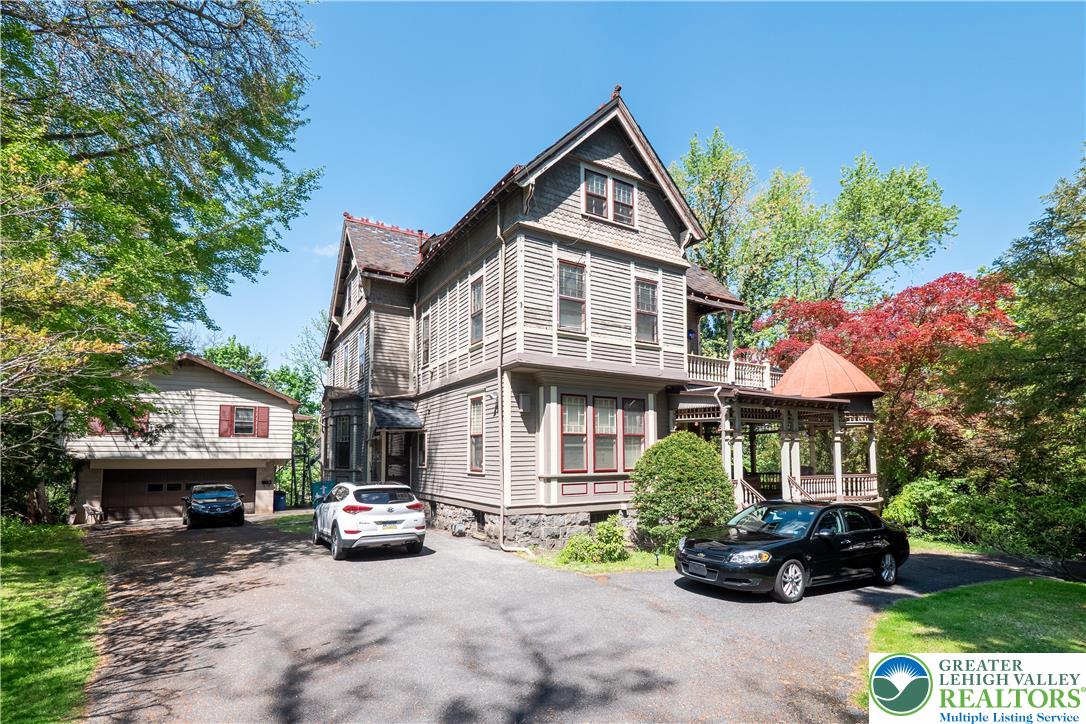 1321 Bushkill Street Property Photo 4