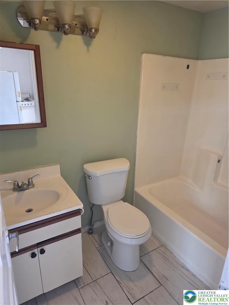 241 9th Street Property Photo 4