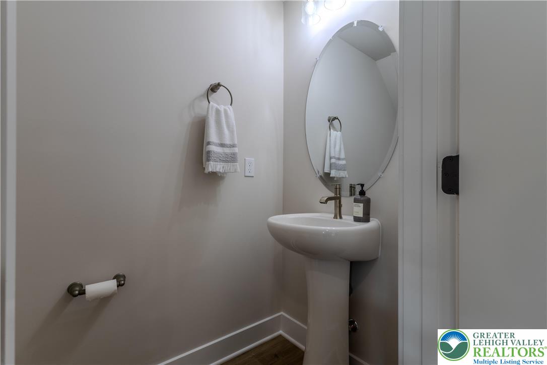 1411 Greenview Drive 24 Property Photo 12