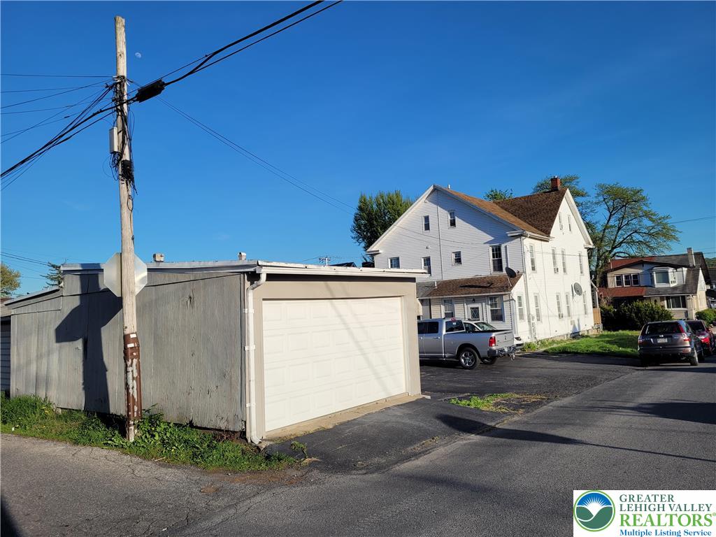 1801 Greenleaf Street Property Photo 4