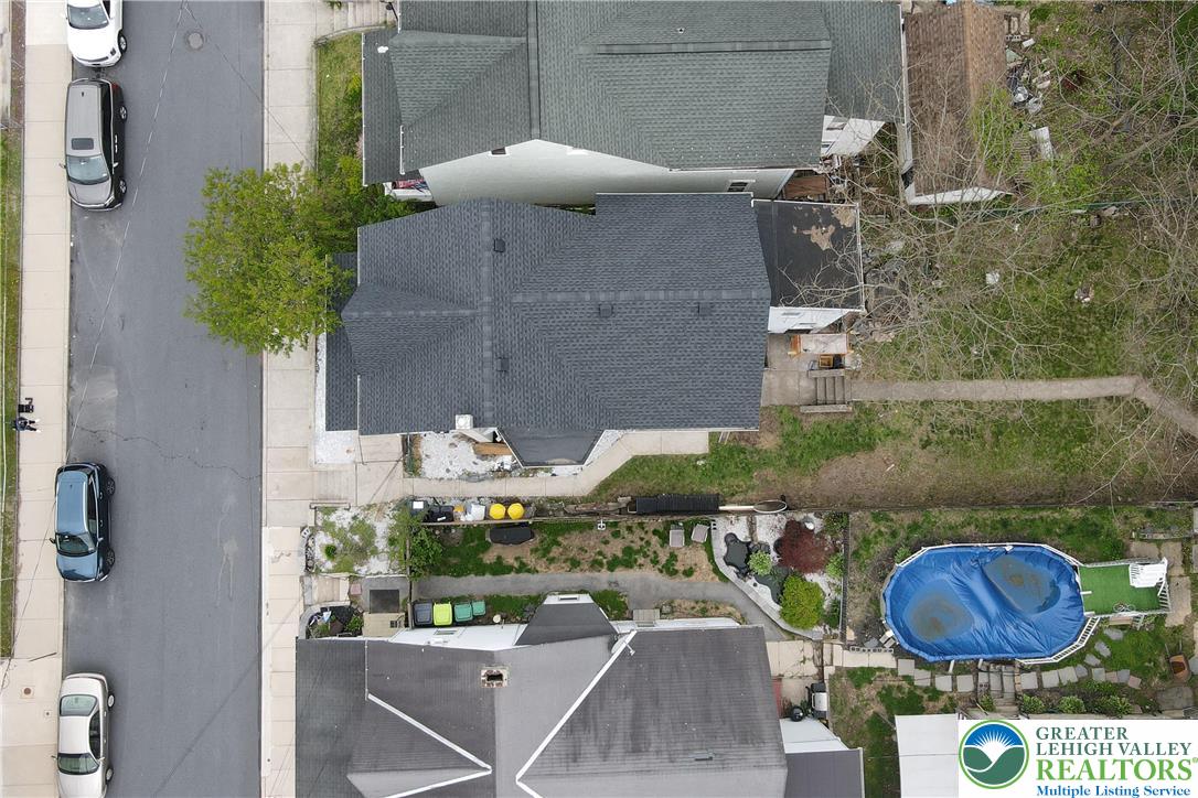 209 East South Street Property Photo 7