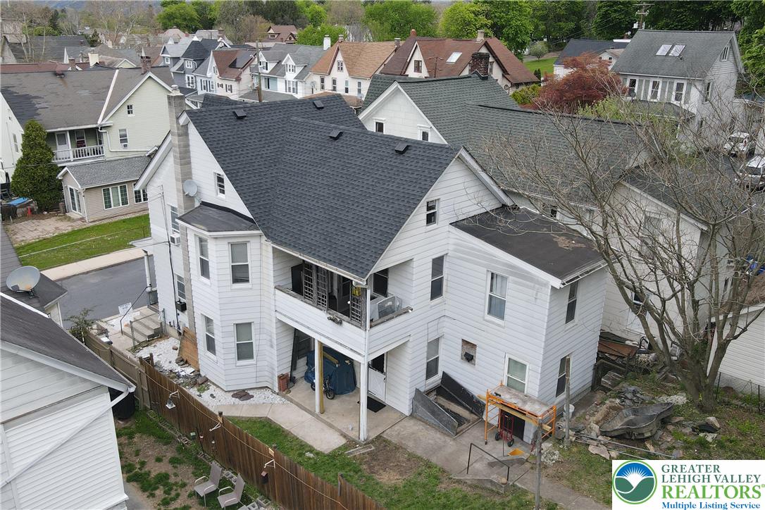 209 East South Street Property Photo 8