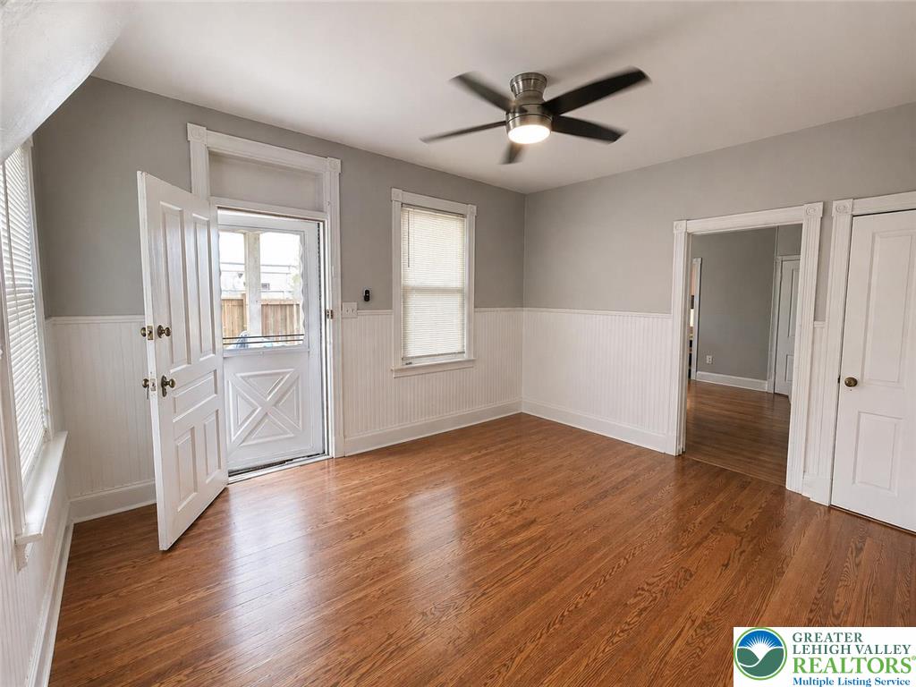 209 East South Street Property Photo 9