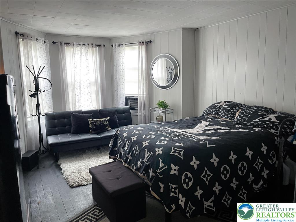 209 East South Street Property Photo 16