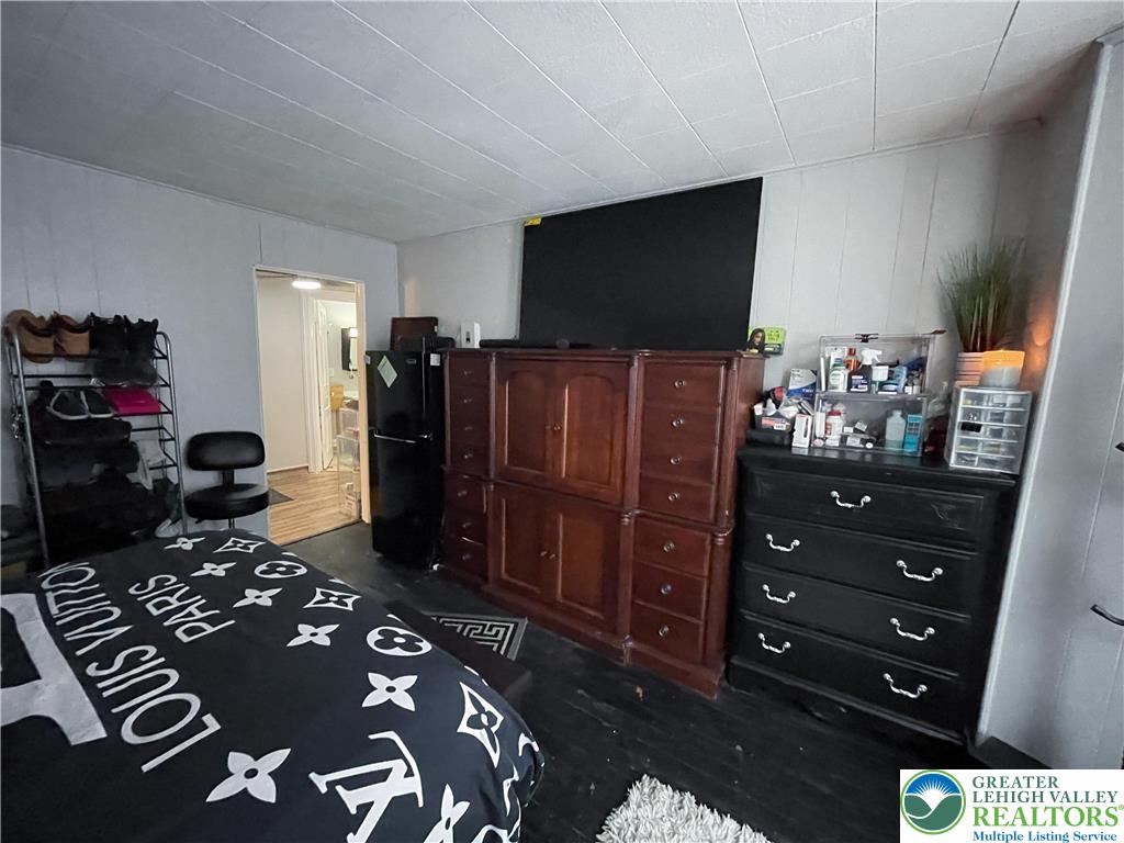 209 East South Street Property Photo 17