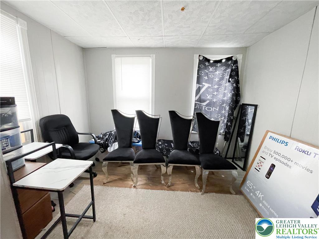 209 East South Street Property Photo 20