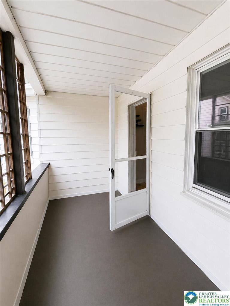 209 East South Street Property Photo 27